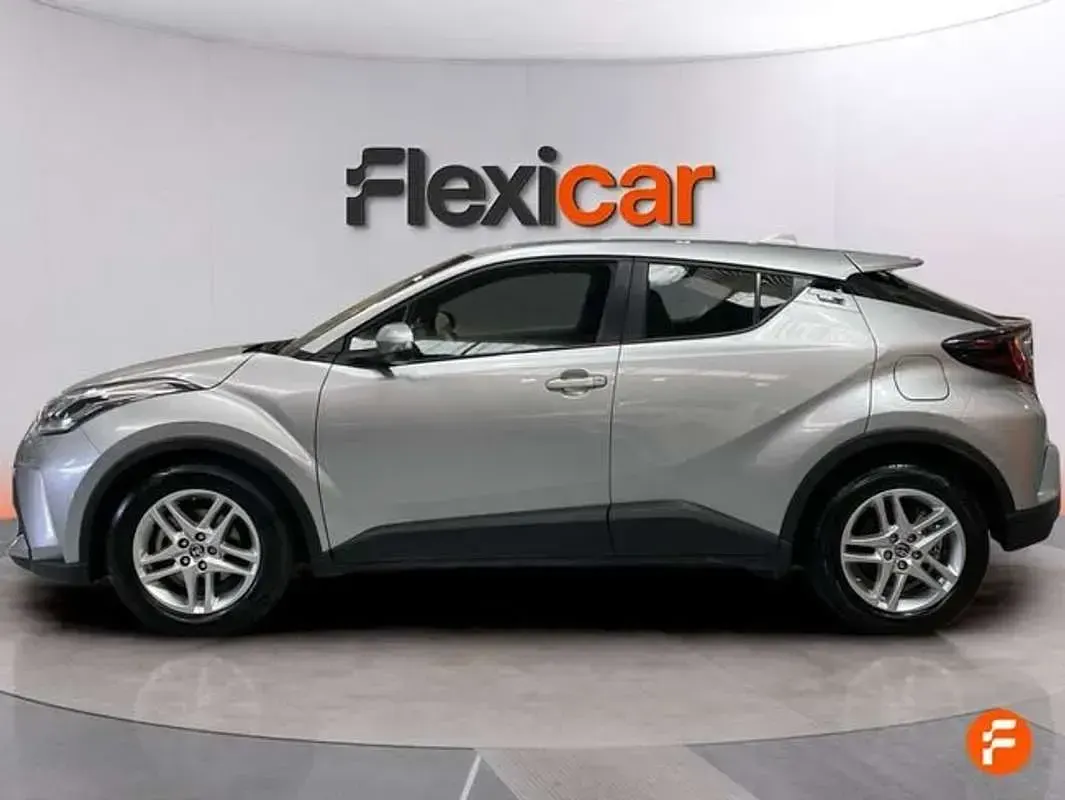Käytetty Toyota C-HR Active 140 HP (102 kW) 2023 Harmaa Katumaasturi
