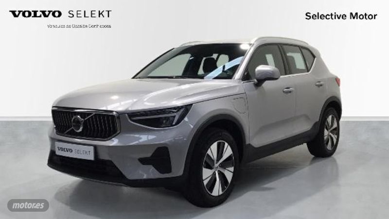 Plateado Usado 2023 Volvo XC40 Core SUV | 39.900 € (Caro) - Imagen 1/4