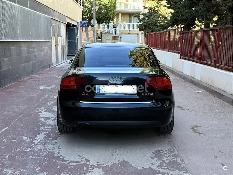 Usado Audi A4 140 CV (102 kW) 2006 Negro Berlina
