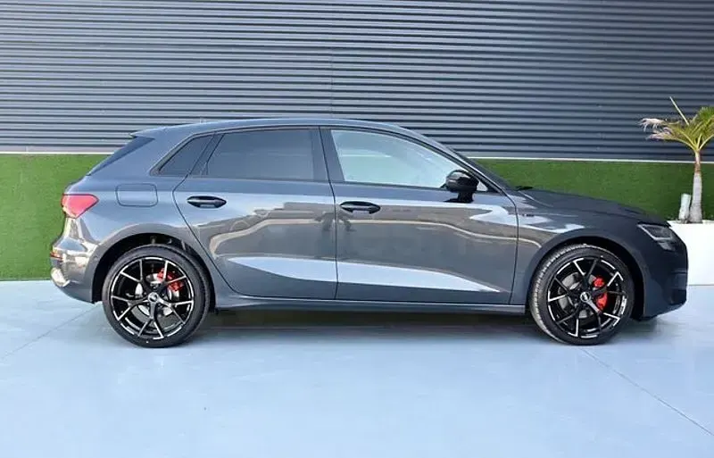 Usado Audi A3 S-Line 150 CV (110 kW) 2021 Gris / plata Berlina