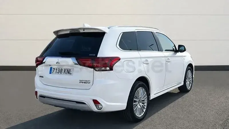 Usado Mitsubishi Outlander P-HEV 224 CV (164 kW) 2018 Blanco SUV
