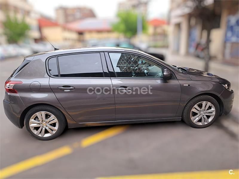 Usado Peugeot 308 Style 130 CV (95 kW) 2015 Gris / plata Berlina