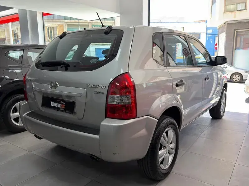 Usado Hyundai Tucson Classic 140 CV (102 kW) 2010 Gris / plata SUV