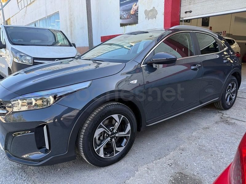 Usado Kia XCeed 120 CV (88 kW) 2024 Gris / plata SUV