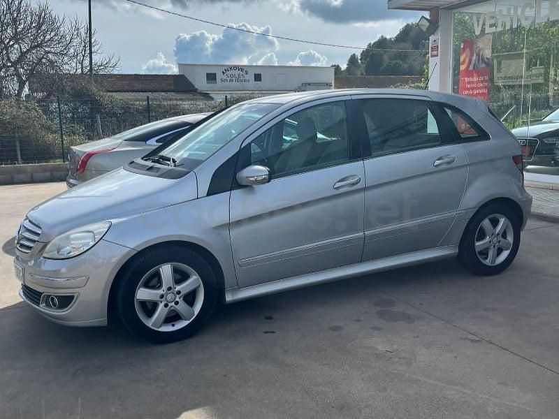 Usado Mercedes B200 140 CV (102 kW) 2008 Gris / plata Monovolumen