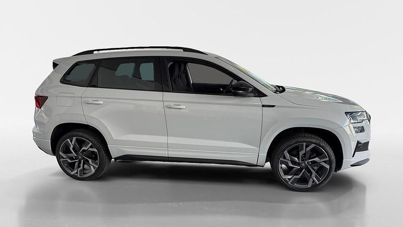 Usado Skoda Karoq SportLine 150 CV (110 kW) 2025 Azul SUV