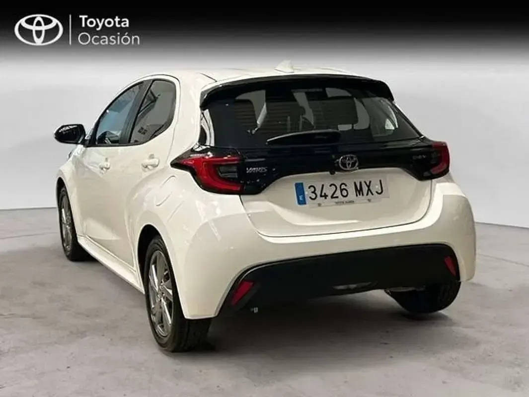 Usado Toyota Yaris Active 116 CV (85 kW) 2024 Blanco Utilitario