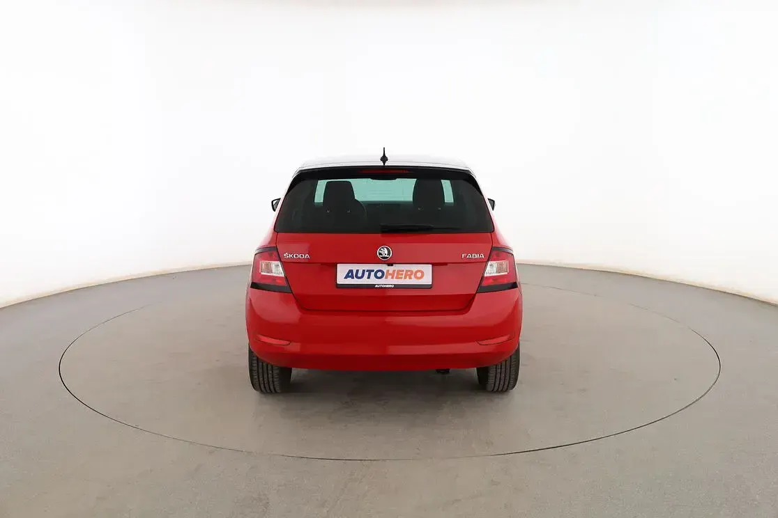 Usado Skoda Fabia Ambition 95 CV (69 kW) 2019 Rojo Utilitario