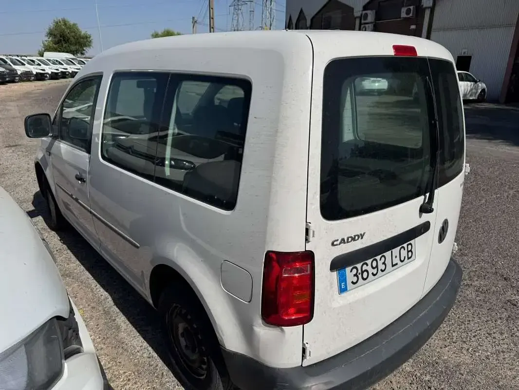 Usado VW Caddy 75 CV (55 kW) 2020 Blanco Monovolumen
