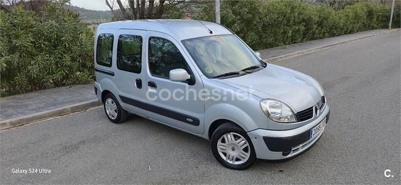 Usado Renault Kangoo Expression 85 CV (62 kW) 2008 Gris / plata Familiar