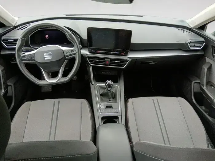 Usado Seat Leon Style 115 HP (84 kW) 2023 Branco Sedan