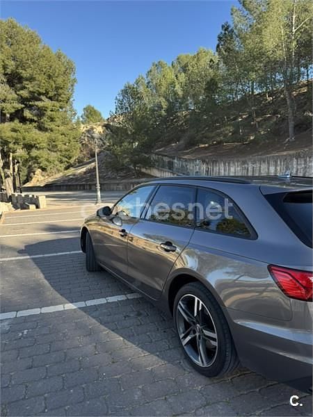 Usado Audi A4 Advanced Plus 136 CV (100 kW) 2019 Gris / plata Familiar