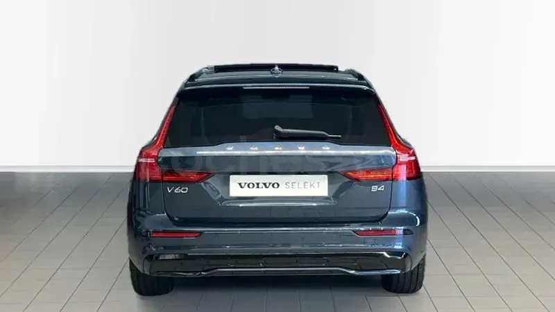 Usado Volvo V60 Ultra 197 CV (144 kW) 2024 Azul Familiar