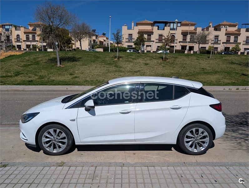 Blanco Usado 2017 Opel Astra Excellence Berlina | 9499 € (Precio justo) - Imagen 1/4