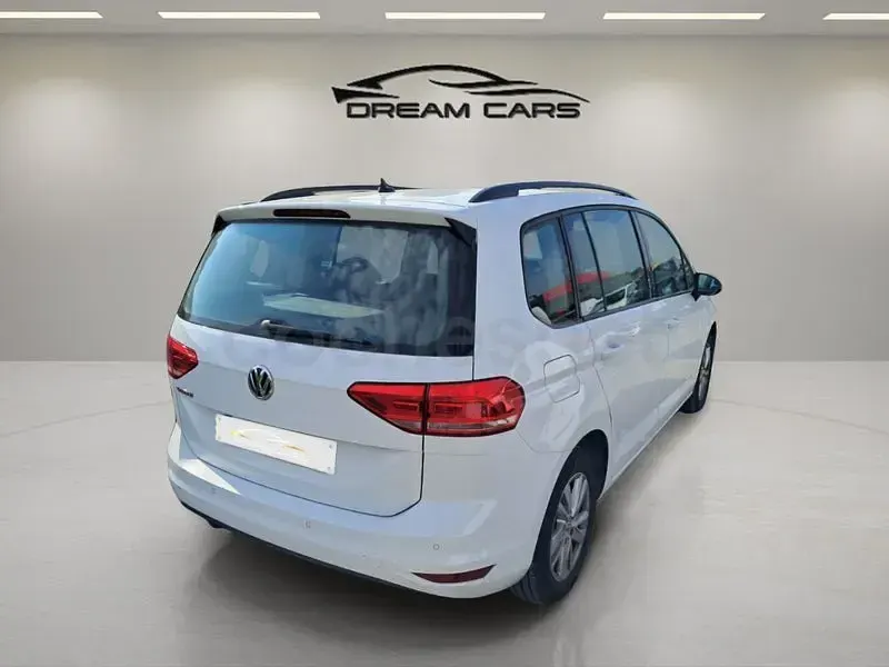 Usado VW Touran Business 116 CV (85 kW) 2020 Blanco Monovolumen