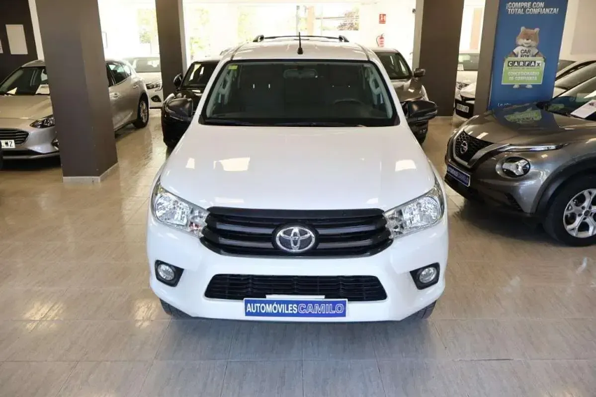 Usado Toyota HiLux Plus 150 CV (110 kW) 2020 Blanco Pickup/Camioneta