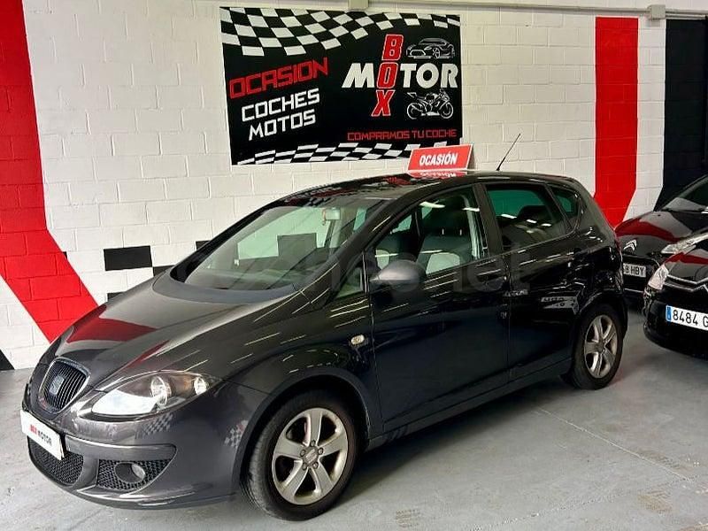 Usado Seat Altea Reference 105 CV (77 kW) 2006 Gris / plata Monovolumen