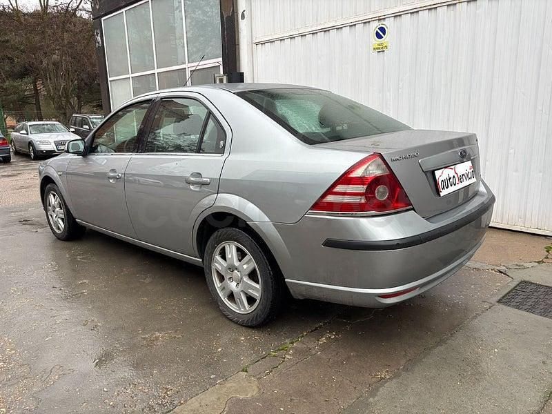 Usado Ford Mondeo Ghia 155 CV (114 kW) 2007 Gris / plata Berlina