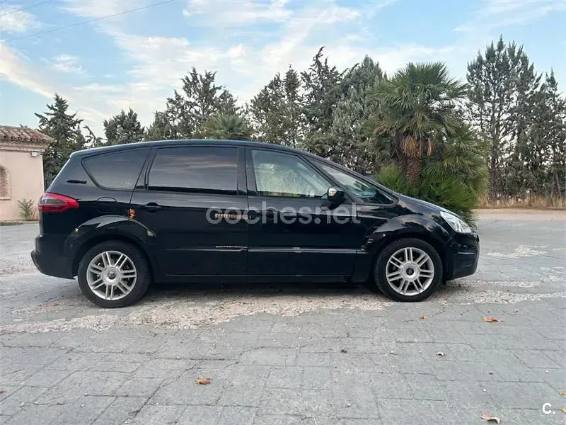 Usado Ford S-MAX Trend 140 CV (102 kW) 2012 Negro Monovolumen