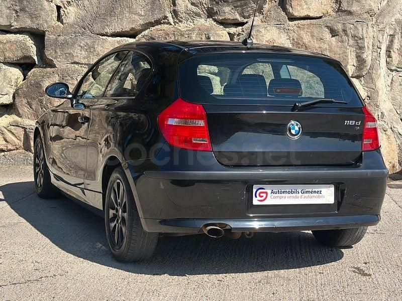 Usado BMW 118 143 CV (105 kW) 2007 Negro Utilitario