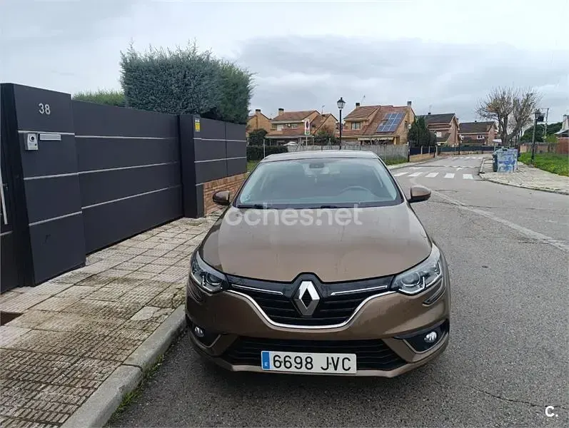 Usado Renault Mégane Intens 110 CV (80 kW) 2016 Marrón Berlina