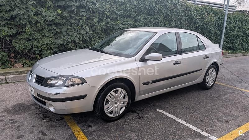 Usado Renault Laguna III Authentique 110 CV (80 kW) 2007 Gris / plata Berlina