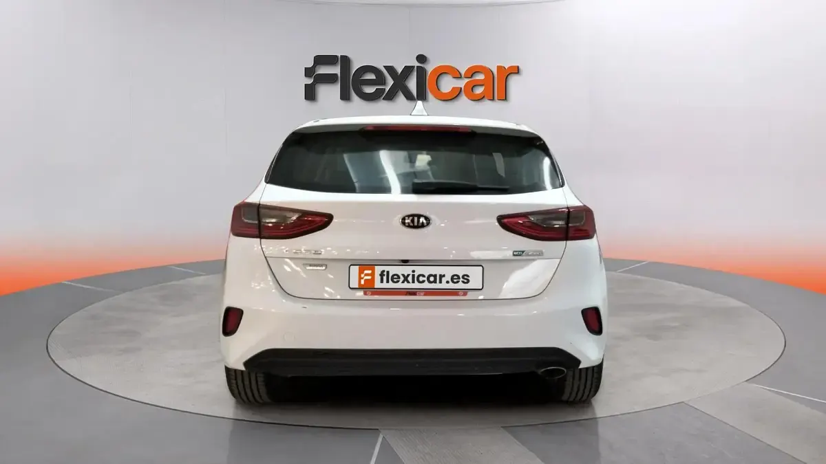 Usado Kia Ceed 136 CV (100 kW) 2021 Blanco Utilitario