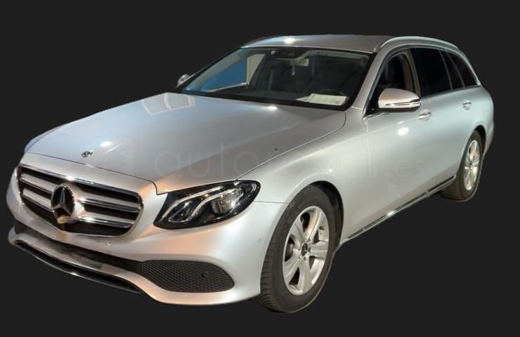 Usado Mercedes E220 Avantgarde 194 CV (142 kW) 2011 Gris (plomo) Berlina