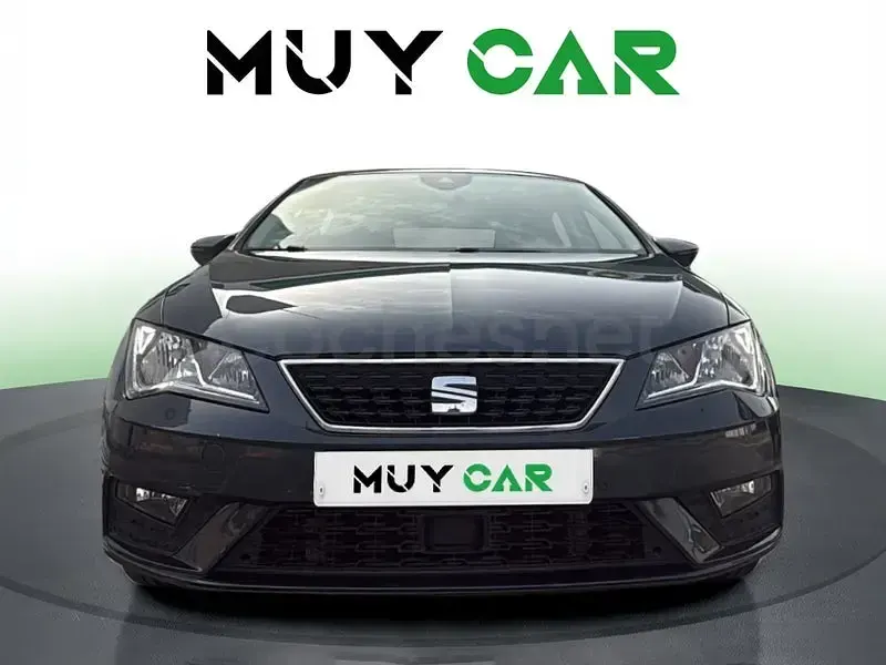 Usado Seat Leon Style 130 CV (95 kW) 2019 Gris / plata Berlina