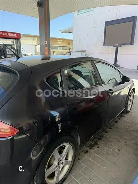 Usado Seat Leon Reference 105 CV (77 kW) 2006 Negro Utilitario