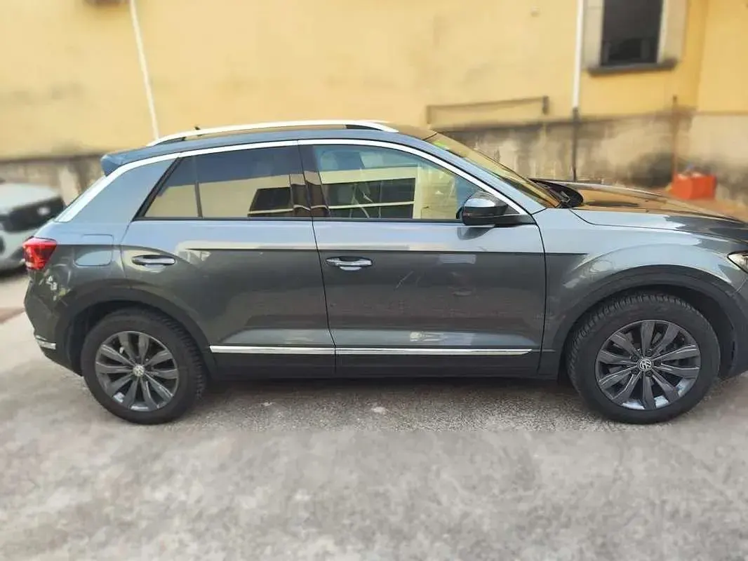 Usado VW T-Roc Sportline 150 CV (110 kW) 2018 Gris SUV