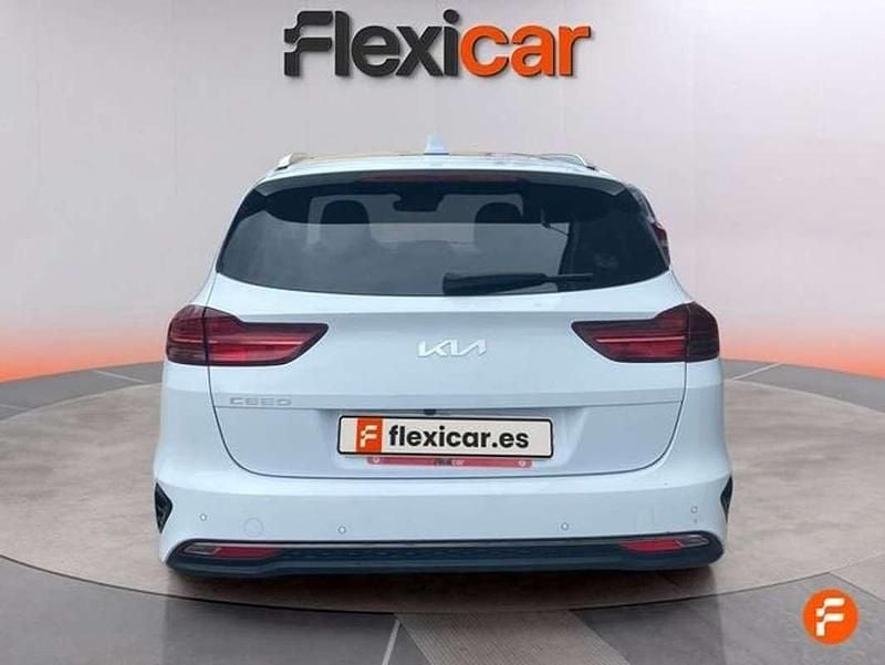 Usado Kia Ceed Style 101 CV (74 kW) 2025 Blanco Utilitario