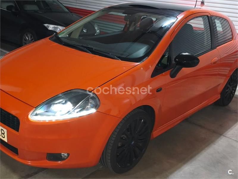 Usado Fiat Grande Punto Sport 95 CV (69 kW) 2007 Naranja Utilitario