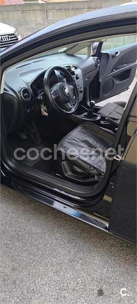 Usado Seat Leon Reference 140 CV (102 kW) 2006 Negro Utilitario