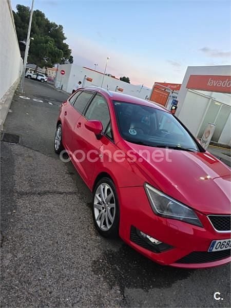 Usado Seat Ibiza ST FR 105 CV (77 kW) 2012 Rojo Familiar