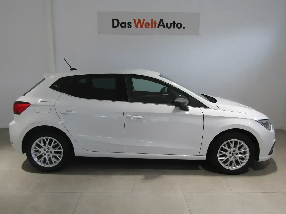 Usado Seat Ibiza 115 CV (84 kW) 2025 Blanco Utilitario
