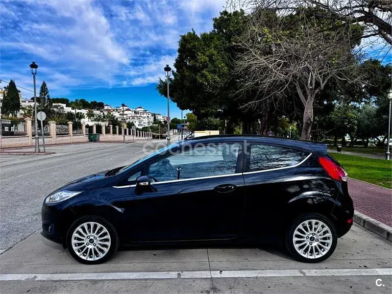 Usado Ford Fiesta Titanium 95 CV (69 kW) 2013 Negro Berlina
