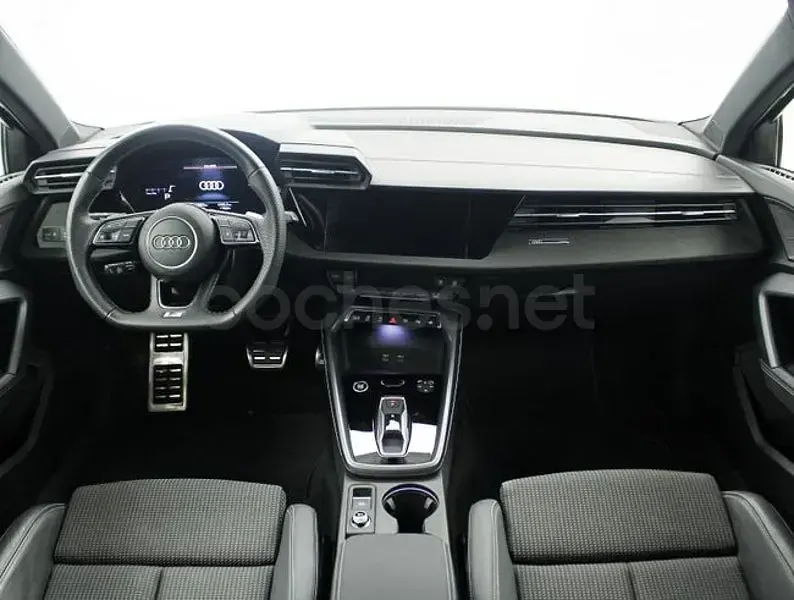 Usado Audi A3 S-Line 150 CV (110 kW) 2025 Gris / plata Berlina