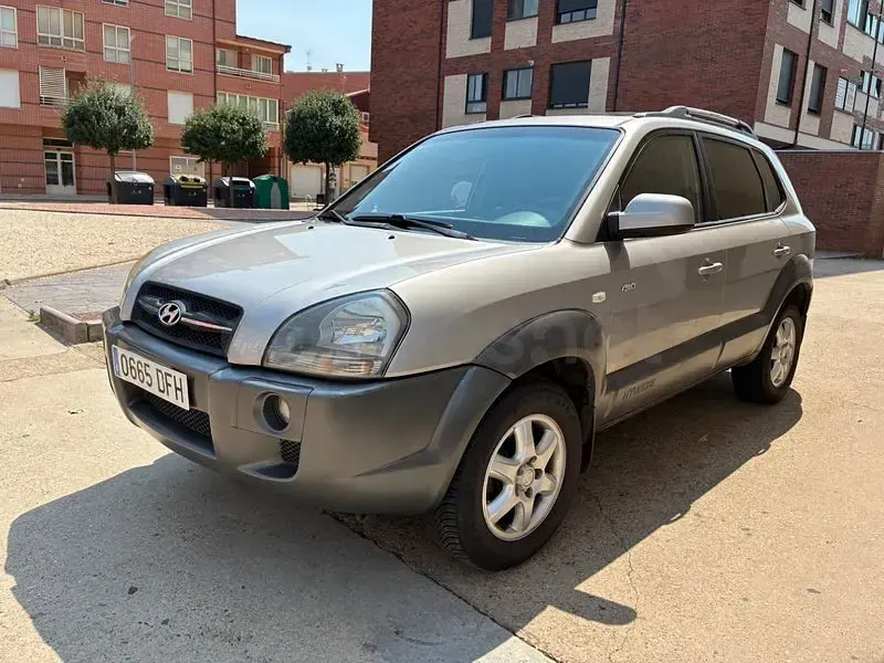 Usado Hyundai Tucson Style 112 CV (82 kW) 2005 Gris / plata SUV