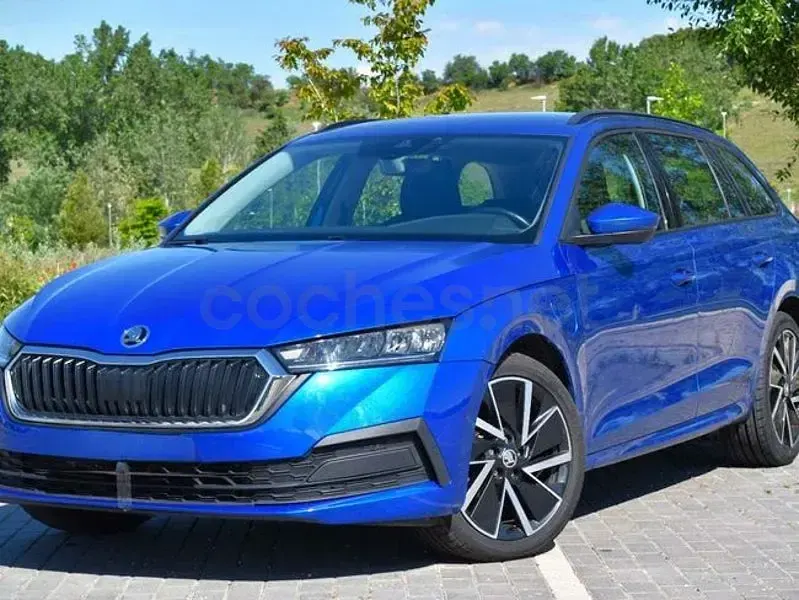 Usado Skoda Octavia Ambition 204 CV (150 kW) 2022 Azul Familiar