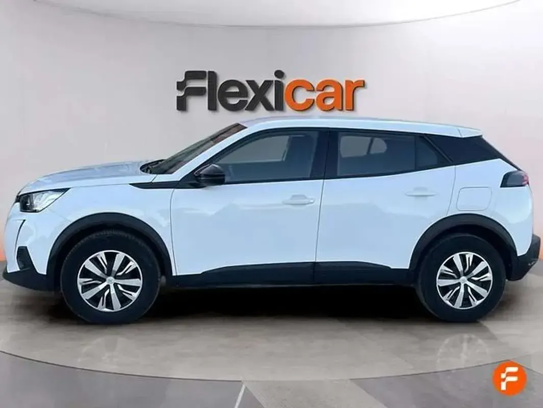 Usado Peugeot 2008 Active 110 CV (80 kW) 2022 Blanco SUV