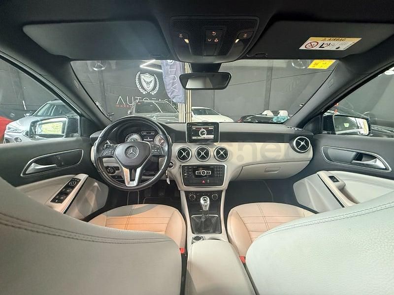 Usado Mercedes A180 Urban 109 CV (80 kW) 2015 Negro Berlina