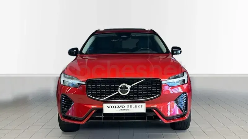Usado Volvo XC60 Plus 350 CV (257 kW) 2025 Rojo SUV