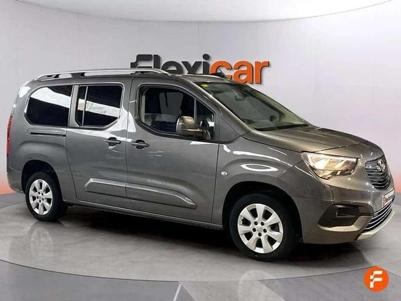 Usado Opel Combo Life Innovation 131 CV (96 kW) 2020 Gris Monovolumen