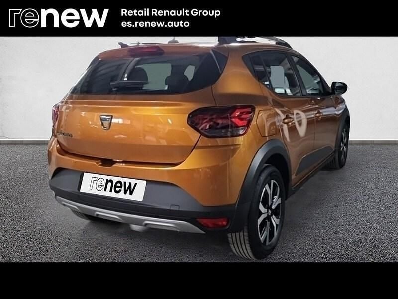 Usado Dacia Sandero Comfort 91 CV (66 kW) 2022 Naranja Berlina