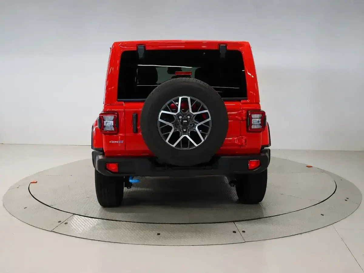 Usado Jeep Wrangler Unlimited Sahara 380 CV (279 kW) 2023 Rojo SUV