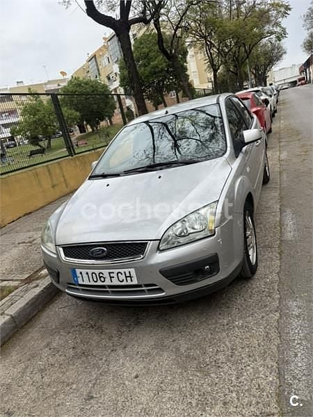 Usado Ford Focus Trend 115 CV (84 kW) 2007 Gris / plata Berlina