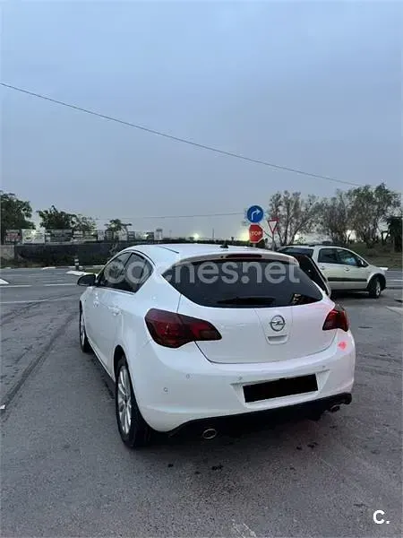 Usado Opel Astra Excellence 110 CV (80 kW) 2014 Blanco Berlina