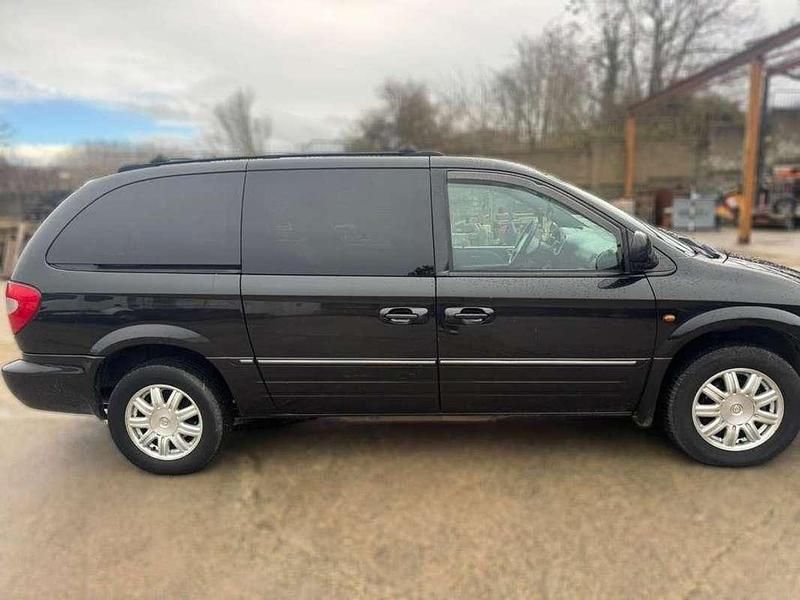 Usado Chrysler Voyager 150 CV (110 kW) 2006 Negro Monovolumen