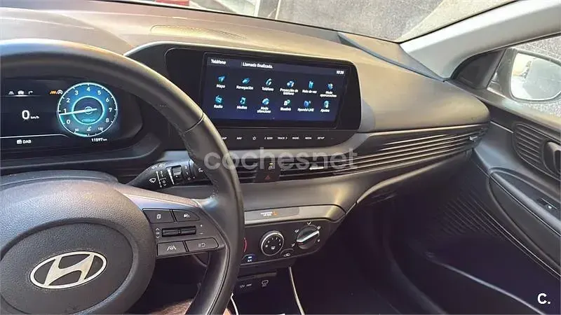 Usado Hyundai i20 100 CV (73 kW) 2024 Verde Utilitario